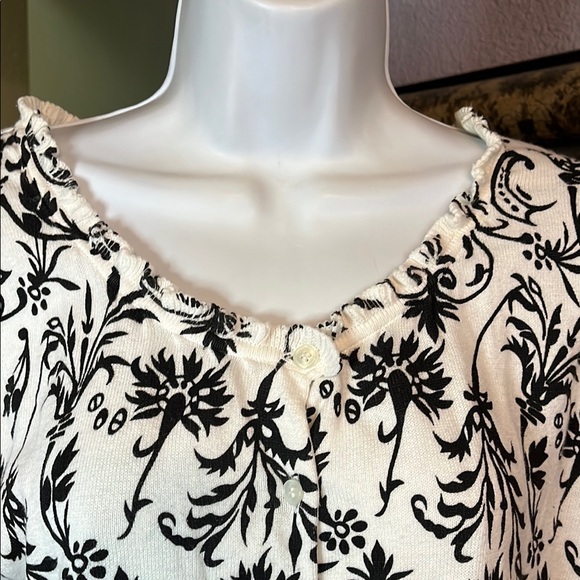 White House Black Market Black and White Blouse - Picture 4 of 9